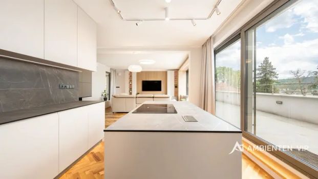 Pronájem zařízeného luxusního bytu 4+kk vč. dvou garáží , sklepa a terasy s výhledy - Фото 1