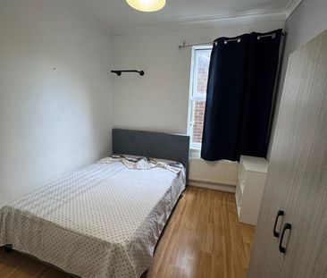 Room in a Shared House, Leggatt Road, E15 - Photo 1