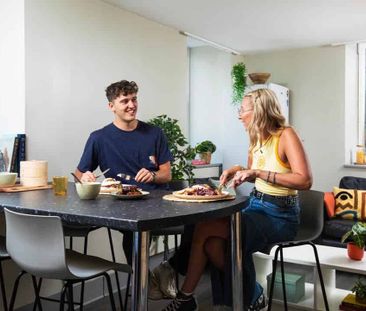 Large High Double Ensuite - Photo 2