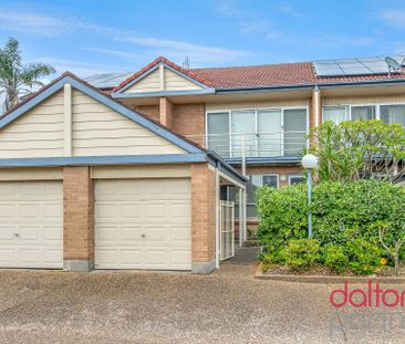 Three Bedroom Townhouse in Perfect Location! - Photo 4