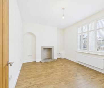 2 bedroom end of terrace house to rent - Photo 4