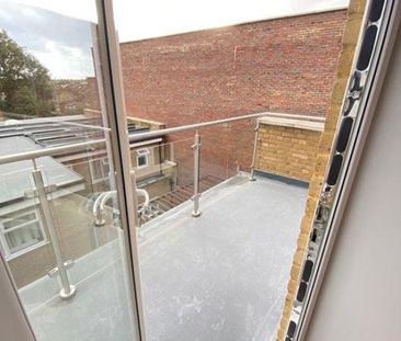 Canberra Road, London - Photo 5