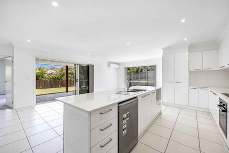 Spacious Family Living Near Beach & School - Photo 4