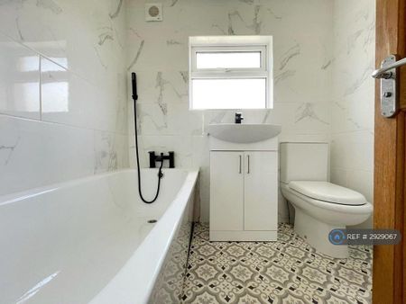 2 bedroom terraced house to rent - Photo 4
