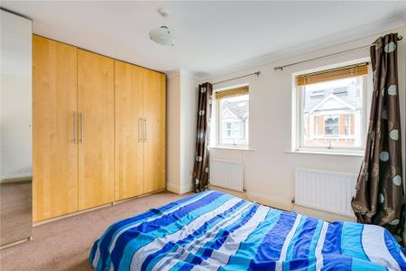 3 bedroom detached house to rent - Photo 2