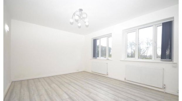 3 Bed Flat, High Road, N12 - Photo 1