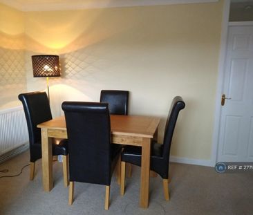 2 bedroom flat to rent - Photo 2