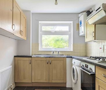 2 bed Terraced for rent - Photo 4