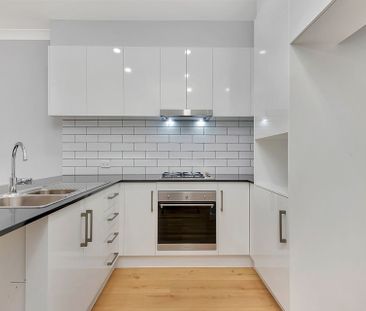 Executive Townhouse! - Photo 2