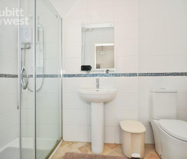 1 bedroom in a house share to rent - Photo 4