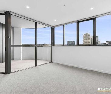 Modern One-Bedroom Apartment with Premium Amenities at Woden Green - Photo 5