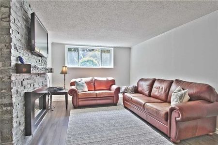 For Lease - 208 Pine Cove Road, Burlington, Ontario - Photo 3