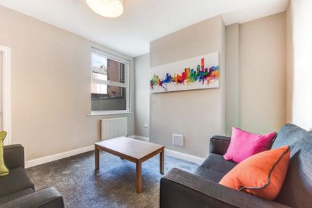 4 bedroom terraced house to rent - Photo 2