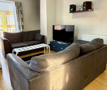 6 bed Apartment for Rent - Photo 1