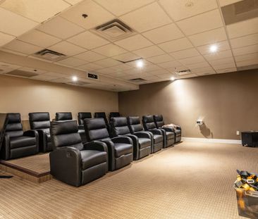 798 Richmond Street West - Photo 2