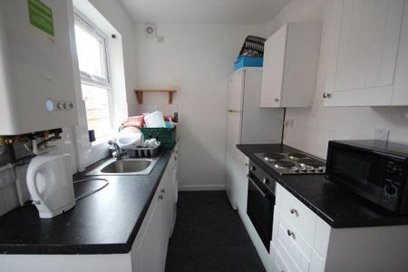 3 bedroom terraced house to rent - Photo 4