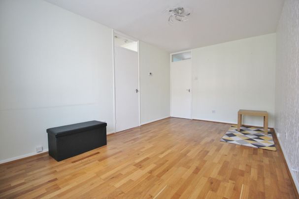 1 Bed Flat - Photo 1