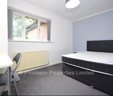 4 Bed House near the Leeds University - Photo 2