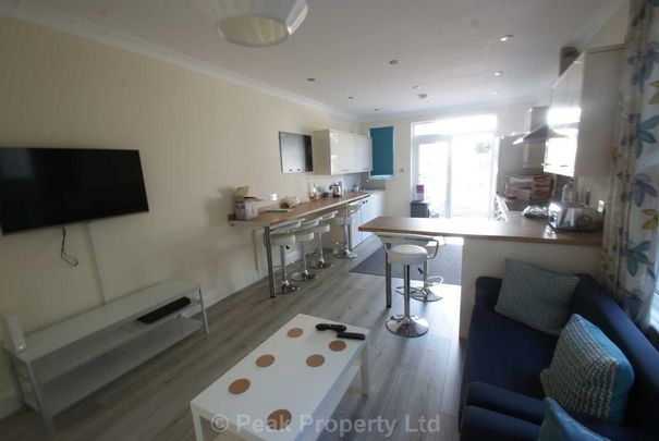 1 bedroom in a house share to rent - Photo 1