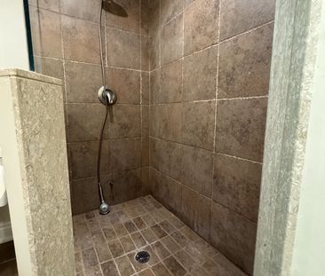For Lease - 1175 Pinegrove Road, Oakville, Ontario - Photo 2