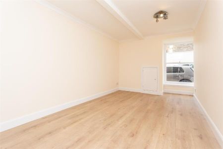 3 bedroom flat to rent - Photo 2