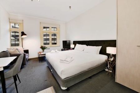 Alluring studio near Flinders Street Railway Station - Photo 4
