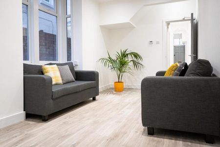 8 bedroom terraced house to rent - Photo 2