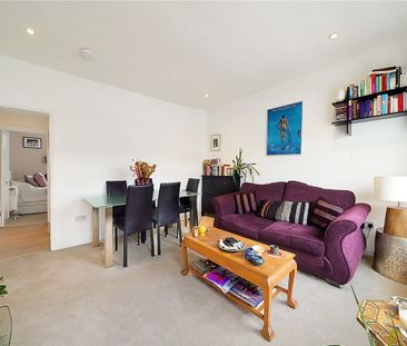 A stunning top floor flat in a period conversion, in close proximit... - Photo 5