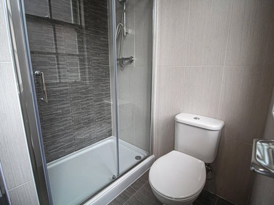 Apt 4, Fairbairn Residence - Photo 1