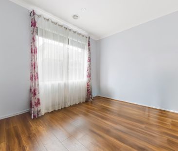 East-Facing Residence Combining Modern Comfort, Seamless Convenienc... - Photo 3