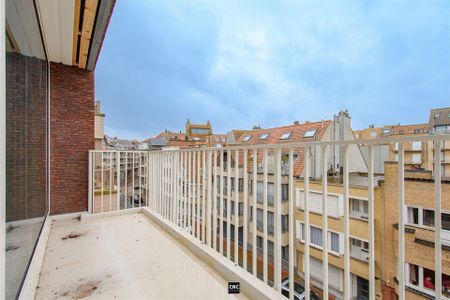 Zonnig en lichtrijk nieuwbouwappartement met 2 slaapkamers in het centrum van Knokke, in een zijstraat van de Dumortierlaan. - Photo 5