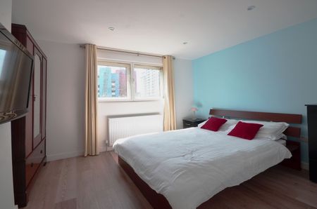 4 Bed Terraced House, Victoria Dock Road, E16 - Photo 3