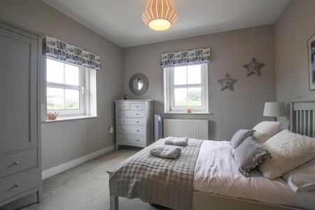 3 bedroom end of terrace house to rent - Photo 3