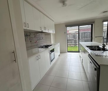 12 Woodbine Street, Pakenham - Photo 6