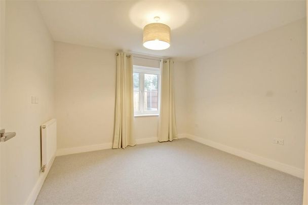 1 bedroom ground floor flat to rent - Photo 1