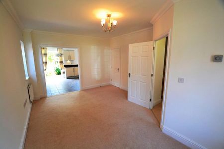 3 bedroom detached house to rent - Photo 2
