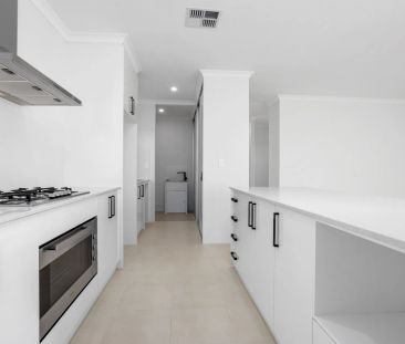 30 Manarola Loop, Coogee. - Photo 2