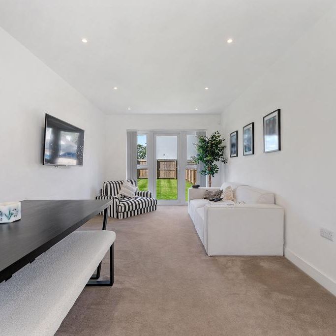 5 bedroom detached house to rent - Photo 1