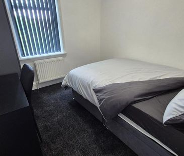 4 bedroom terraced house to rent - Photo 4