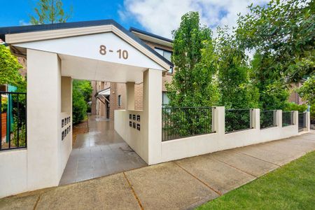 Modern Two Bedroom Apartment In Marrickville - Photo 3