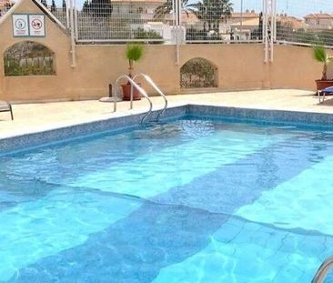 Alquiler de chalet adosado en Calle Diego Velazquez s/n - Photo 2