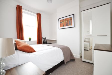 St. Kilda Parade, Gloucester, GL1 - Photo 3