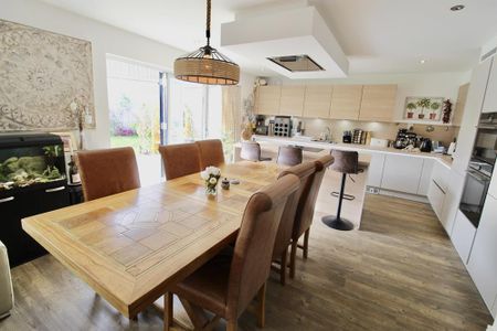 5 bedroom detached house to rent - Photo 4