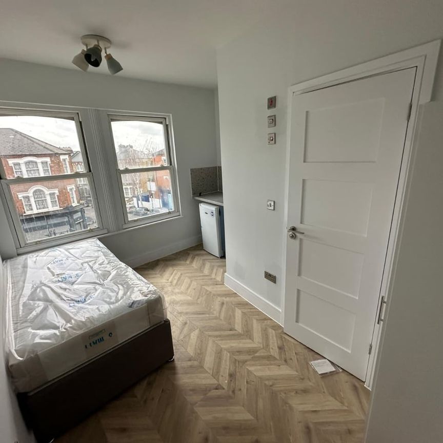 Studio Flat, Junction Road, N19 - Photo 1