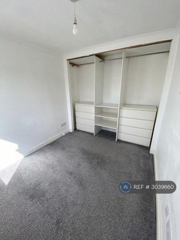2 bedroom semi-detached house to rent - Photo 5