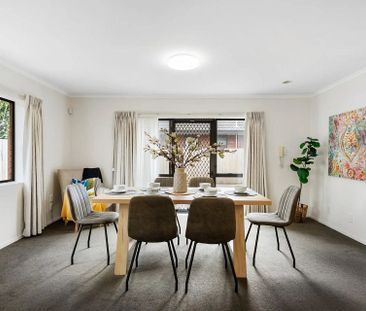 Royal Oak, large home with 3 bedrooms plus a study - Photo 1