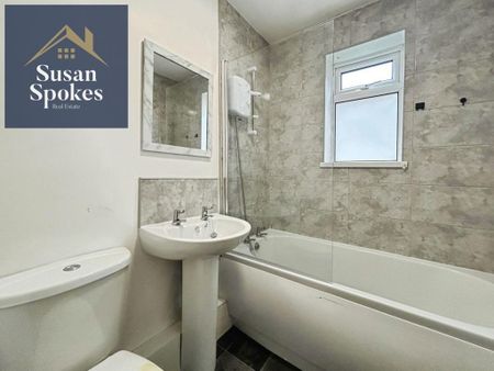 2 bedroom end of terrace house to rent - Photo 5