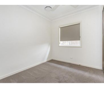 Four bedroom house with ducted air conditioning - Photo 6