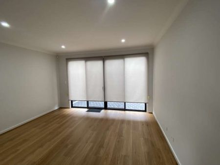 Stunning Home – Low Maintenance Living in Prime Location - Photo 2