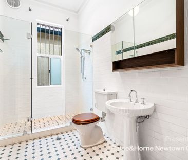 Oasis of charm offering 3 beds plus separate studio - Photo 6